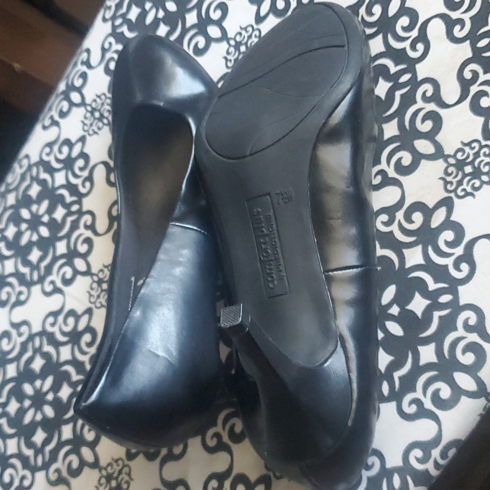 Heels - Picture 2 of 2